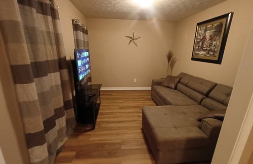 Ellenwood House | Charming 3 bedroom Home near 675/285/75 in Ellenwood