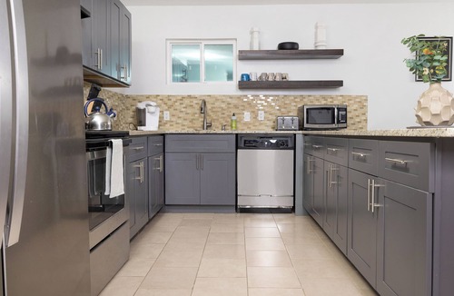 Jefferson House | Charming 3-bedroom house near downtown SA on quiet street with WiFi, AC, parking