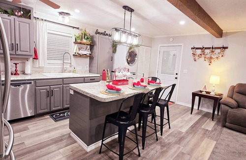 Rising Star House | Charming 3BD, 1 Bath, House near downtown. All amenities, full kitchen, Full WD