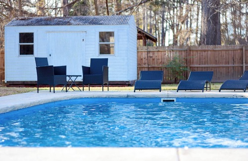 Pooler House | Charming 4-bedroom house with Private Pool near Savannah