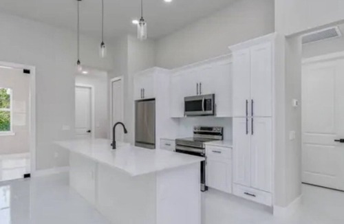 Eisenhower House | Charming 4-bedroom house with WiFi, AC in lovely Lehigh Acres