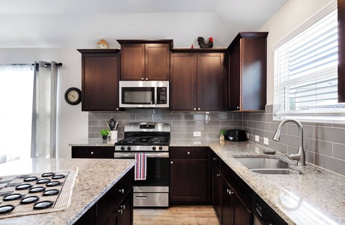 West San Antonio House | Charming 4-bedroom house with AC and WiFi in delightful San Antonio.
