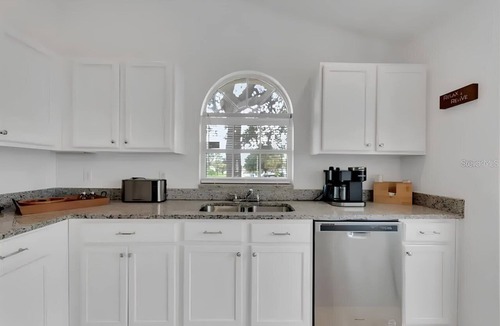 Windsor Palms House | Charming 4bed with Private Pool, Jacuzzi, A/C, WiFi, Cable TV– 5 Min from Disney