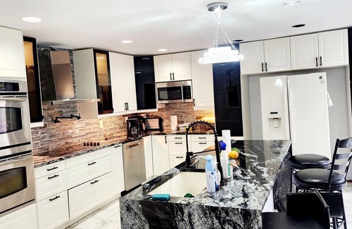 Bay Shore House | Charming 5-bedroom house with WiFi, AC in lovely Bay Shore