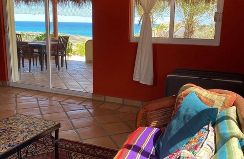 Vinorama House | Charming Beach Bungalow with Ocean View, Starlink and AC!