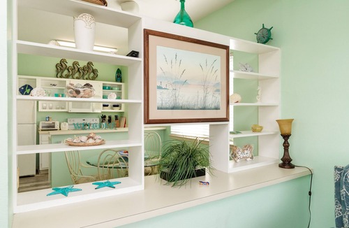 Corpus Christi Condo | Charming condo. Sleeps 4-Pool. Walk to beach! 2nd Floor.