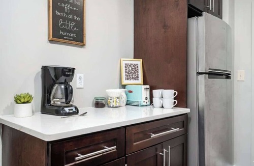 Downtown Atlanta Condo | Charming Condo with City Views