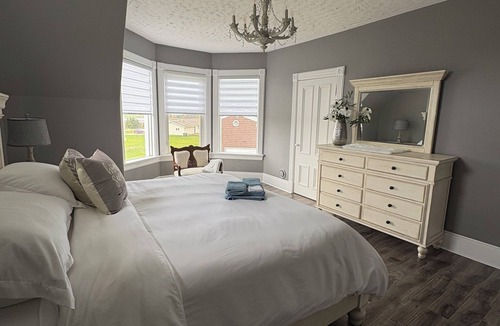 Augustine Cove Other | Charming Farmhouse on 2 acres, Sleeps 8. Only 5 mins from Richards Point beach