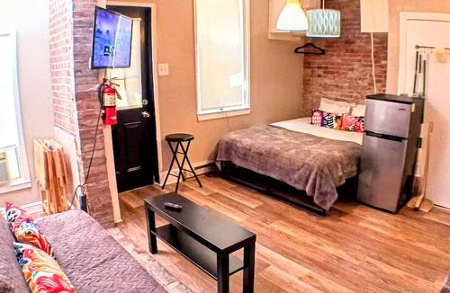 Fishtown Apartment | Charming Jawn in Fabulous Fishtown — W/D, AC, Private Patio & Fast WiFi