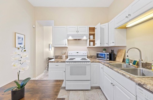 Northeast Kansas City Apartment | Charming KC 2BR 1 BATH Downtown Access In-Unit Laundry