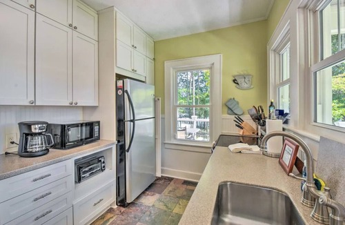 Buford House | Charming lakehouse on Lake Lanier with easy walk to the water