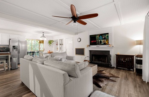 Gainesville House | Charming Lakehouse/w boat dock and heated pool