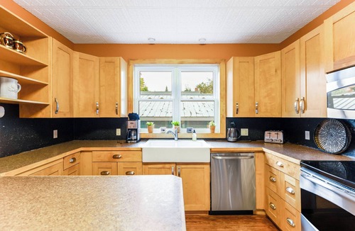 Little Current House | Charming & Spacious 5BR Home w/SwimSpa in Little Current on Manitoulin Island