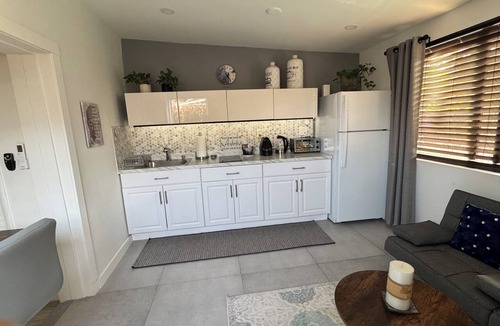 North Miami Beach Apartment | Charming studio in brilliant North Miami Beach