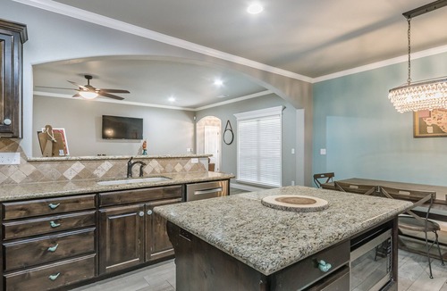 Canyon House | Cheerful 3-Bedroom Home w King Bed, Fireplace, W/D, 10 min from Palo Duro Canyon