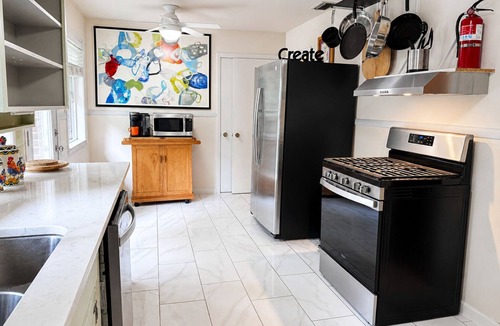 South Arlington House | Cheerful Home W/Private 15' Swim Spa, Big Fenced Yard, & Fire Pit
