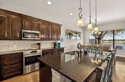 Kingsland House | Christopher II | Concieirge Services