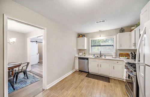 Pasadena House | City Gateway 3BR Base: Large Yard & Parking