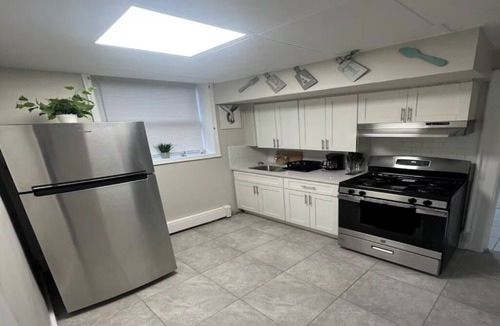 Forest Hill Apartment | City Hub 14 mins From Newark Penn Station and 21 mins from Newark Airport