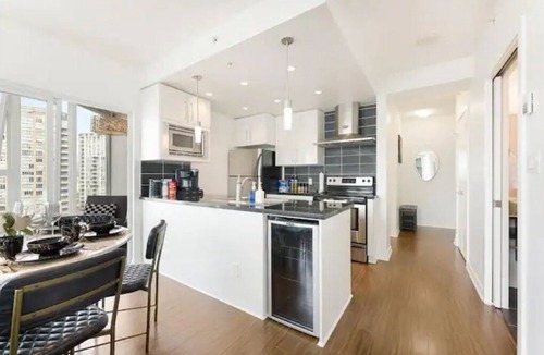 Crosstown Apartment | City Outside, Serenity Inside! Walk to Attractions