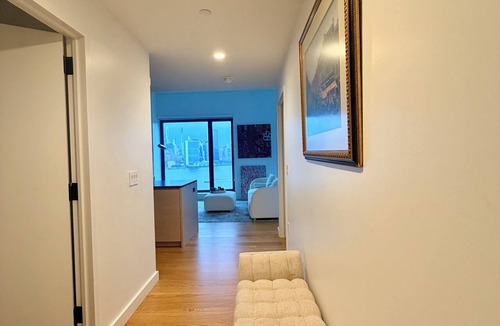 Greenpoint Apartment | City Skyline Executive 1-bedroom apartment in peaceful Brooklyn
