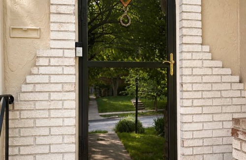 South Kansas City House | Classic Kansas City Tudor in Brookside/Waldo. Prime location. Sleeps 8