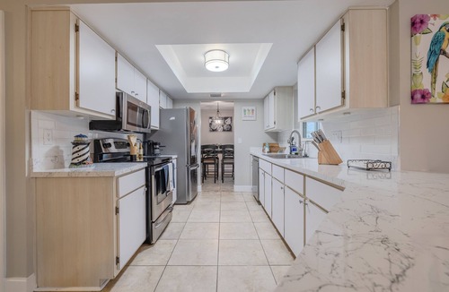 Lochmoor Waterway Estates House | Clean pool house with 70" TV nearby beaches, shopping and restaurants