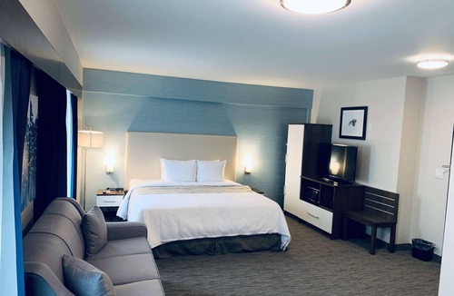 Northeast Mississauga Hotel | close by Pearson airport