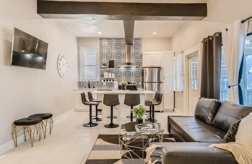 Government Hill House | Close to The Pearl, Riverwalk, Frost, Alamodome
