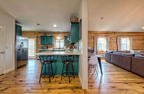 Tiger Cabin | Clyde`s Cabin | Firepit, Mtn Views, Pet-Friendly | Near Clayton & Wineries
