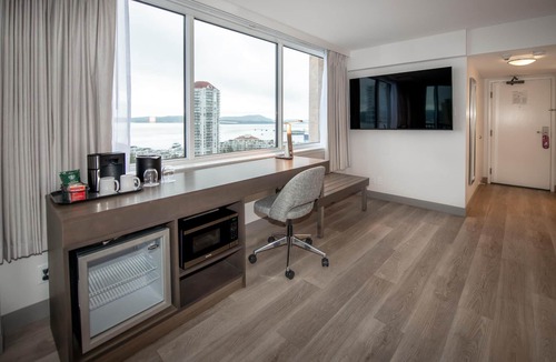Regional District of Nanaimo Hotel | Coast Bastion Hotel