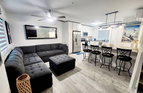 Marathon Condo | Coastal Isle Escape- 1 bedroom condo at Ocean Isles with olypic size pool