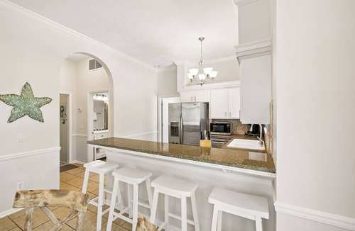 White's Gulfview House | Coastal Retreat w/Private Pool + Firepit | 3-Min Walk to Beach Access | 4 Bikes