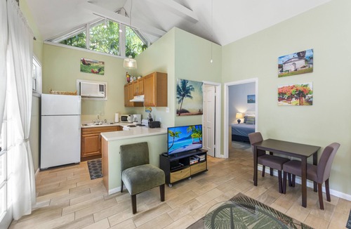 Old Town Cottage | COLONY CALYPSO - A quaint 1 Bedroom Cottage just two blocks to Duval
