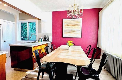 St. James House | Come in a large group/Sleeps 14/7 Min to Airport