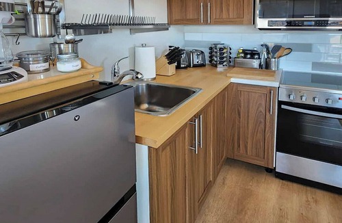 Osoyoos Cottage | Come to the Mountains, Stay on the Farm - Cozy Farm-Stay Cottage