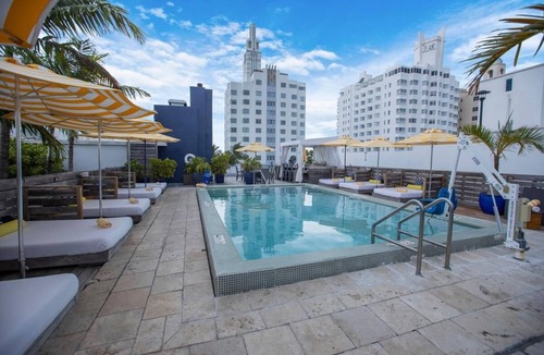 City Center House | Comfort and Convenience! Outdoor Pool, Pets Allowed, Near Fisher Island Beach!