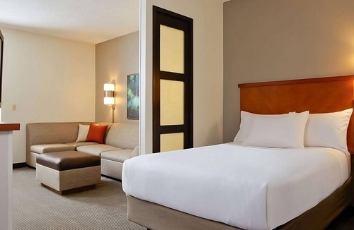Gwinnett Place Hotel | Comfort and Convenience! 2 Great Units! Near Pirate’s Cove Adventure Golf!