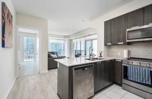 Toronto Entertainment District Apartment | Comfortable 2BR Toronto Apartment Near Transit and Attractions