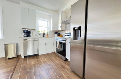 Delair House | Comfortable 5BR Getaway+Jetted Tub + Family Friendly