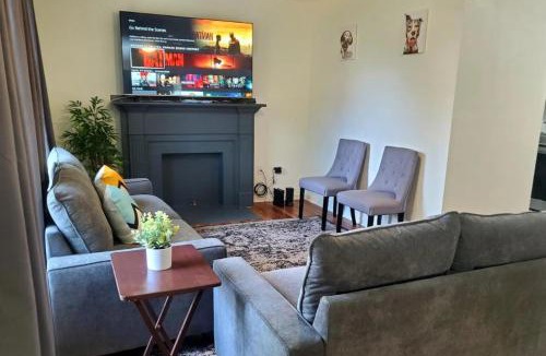 Nevada Street House | Comfortable Home Near Downtown & AT&T Center