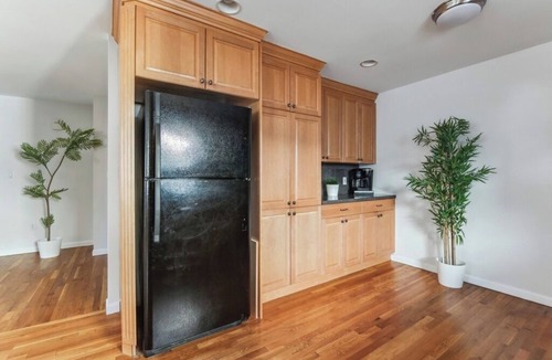 White Plains House | Comfortable Modern 3BR House Free Parking Perfect for Families & Groups