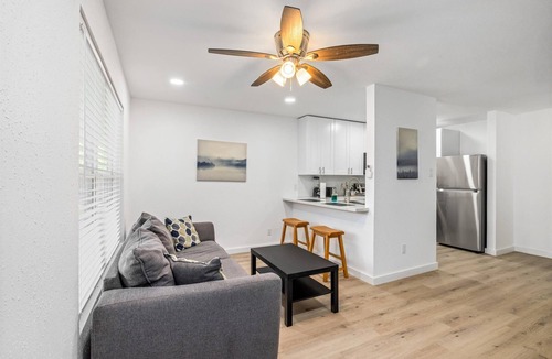 Neartown Apartment | Comfy Montrose Flat Near Midtown | Games Desk WiFi