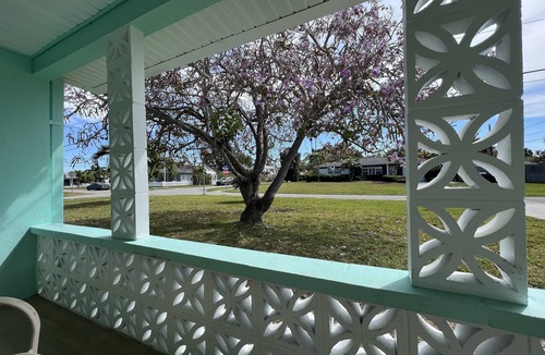 Bay Esplanade House | Completely RENOVATED-Clearwater Beach🌴 spotless, pet-fenced 2 min walk to beach