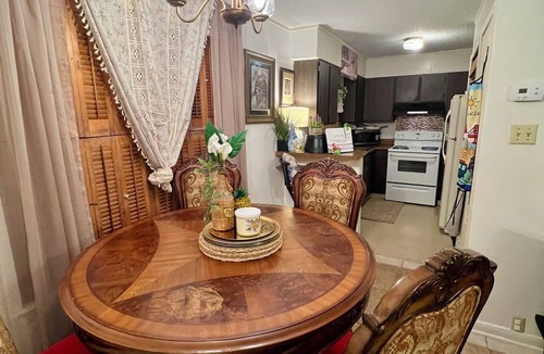 Northwest Los Angeles Heights Condo | Condo 2 Beds 1 ba near Downtown-Riverwalk, La cantera-Fiesta Texas, Sea World