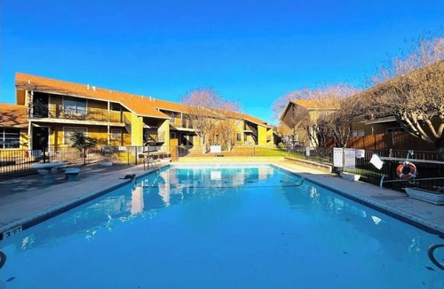 Northwest Los Angeles Heights Condo | Condo 2 Beds 1 ba near Downtown-Riverwalk, La cantera-Fiesta Texas, Sea World