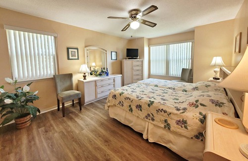 Daytona Beach Condo | Conv Located! 2 Miles 2 Daytona Intl Spdway/ Tanger Outlets-Ground Floor-Community Pool -Secure WIF!
