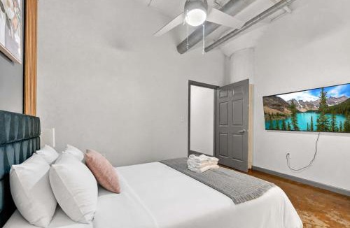 River Market Apartment | Convenient 2BR Stay in Prime Kansas Location