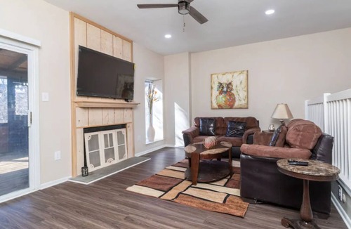New Castle House | Convenient, spacious 3BR 2.5BA WITH PARKING