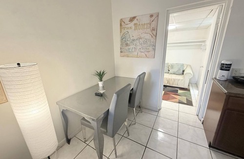 Parkside Apartment | Convenient Studio in Hollywood 116